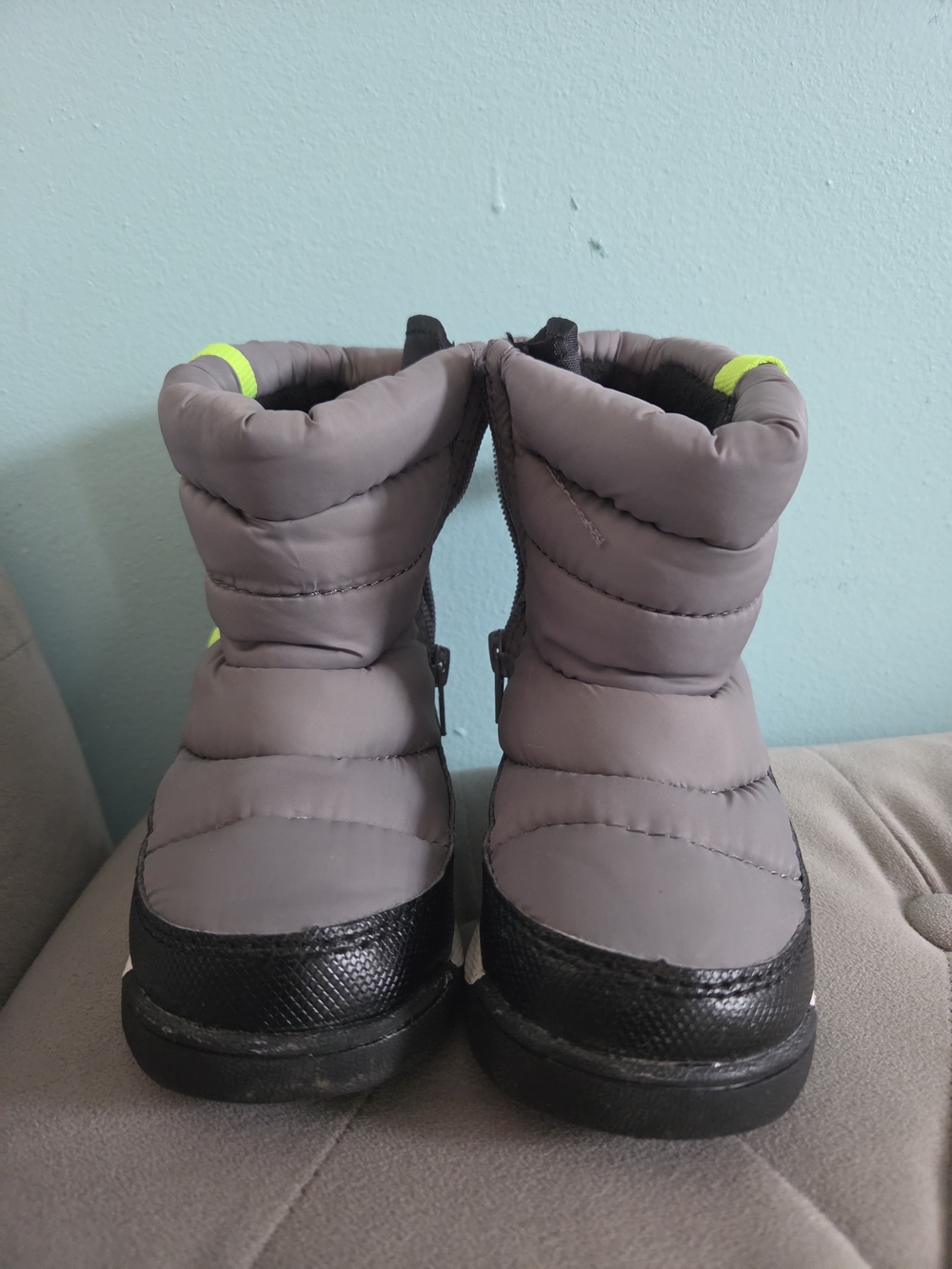 Wonder Nation Kids Grey Winter Boots with Neon Accent Toddler Size 8